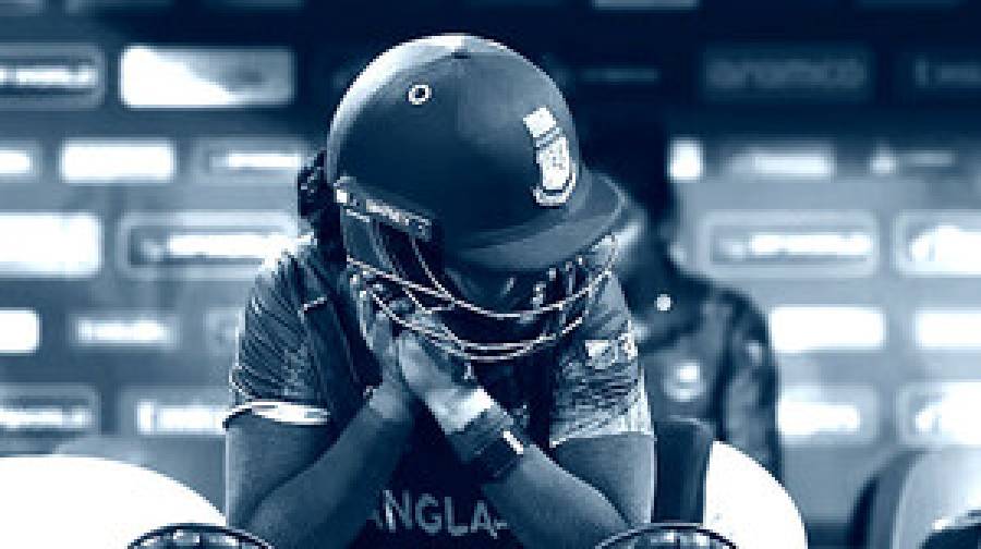 শেষ ওভারের নাটকীয়তায় বিশ্বকাপ থেকে ছিটকে গেল বাংলাদেশ
