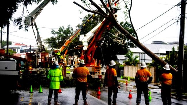 120000 properties still blacked out in storm hit australia