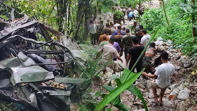 4 army men die after their vehicle falls