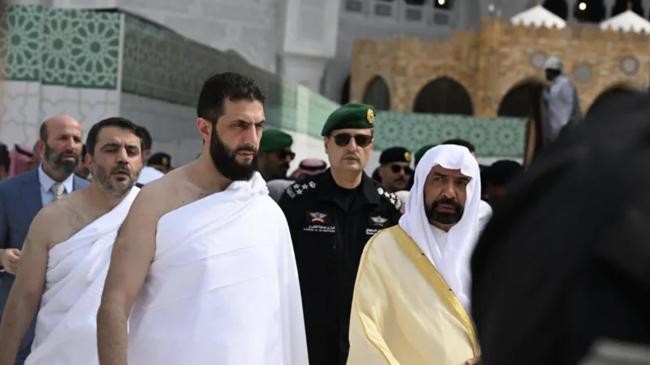 al sharaa performs umrah