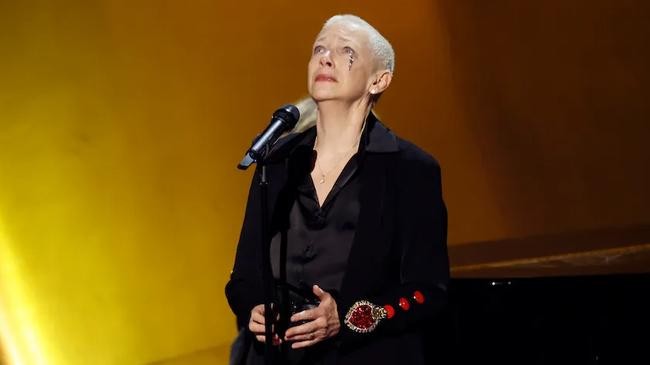 annie lennox at the 66th grammy awards