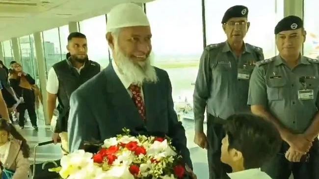 dr zaik naik is greet with a bouquet of flowers upon his arrival at the islamabad