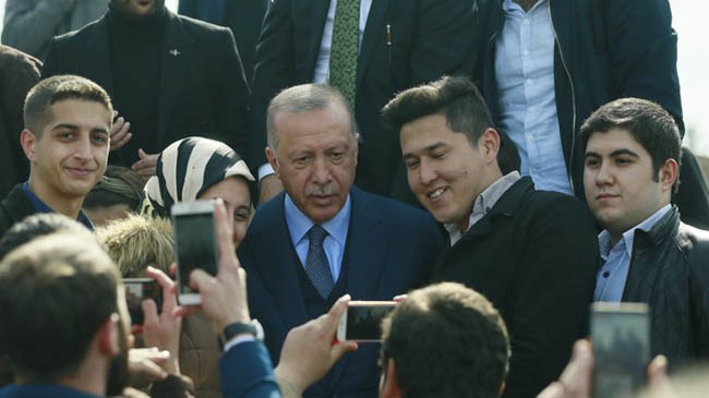 erdoan with youth