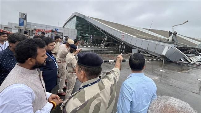 flights canceled at new delhi airport after roof collapse