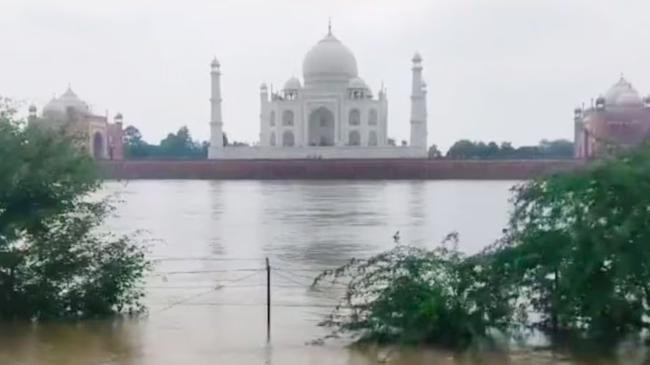 floods in tajmahal