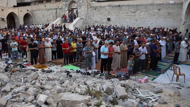 gazans perform prayers in jabalia camp