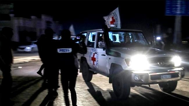 hamas hands over 3 israeli captives to red cross under gaza cease fire deal