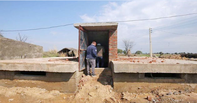 indian bunkers at the border