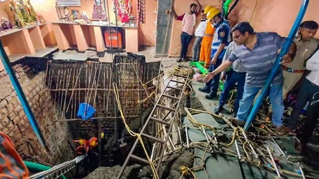 indore temple well collapse