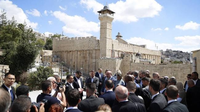 israeli at ibrahimi mosque