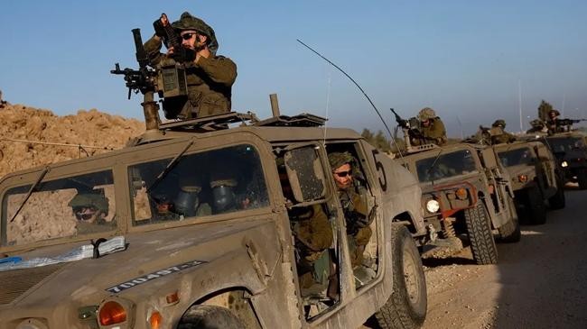 israeli soldiers prepare to enter gaza