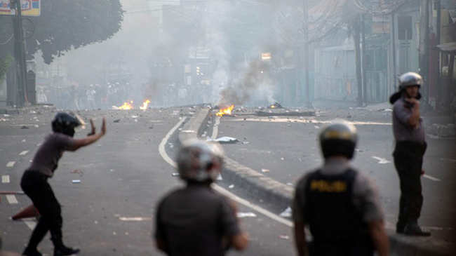 jakarta police vaiolence