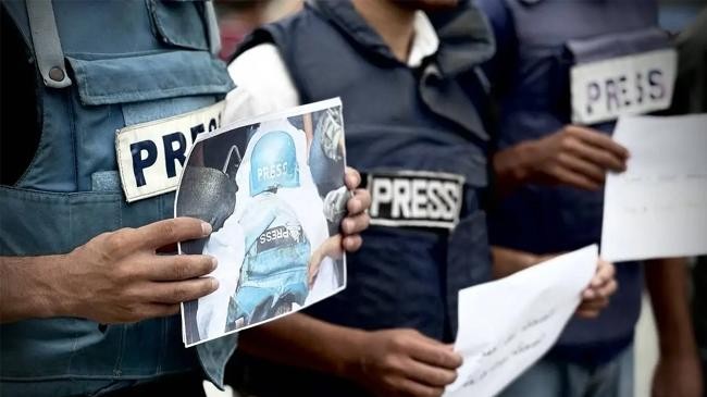 journalists gathered in front of nasser hospital in khan yunis city