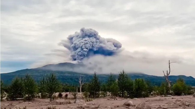 kamchatka shiveluch volcano