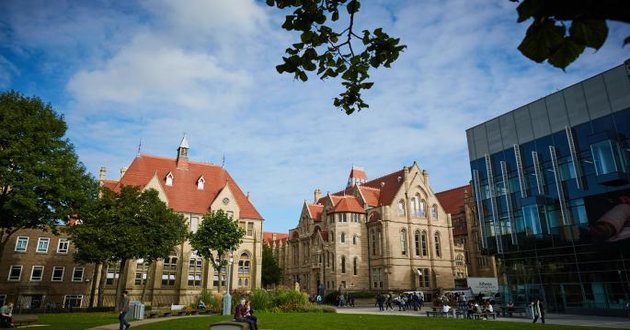 manchester students ban clapping to avoid triggering anxiety2