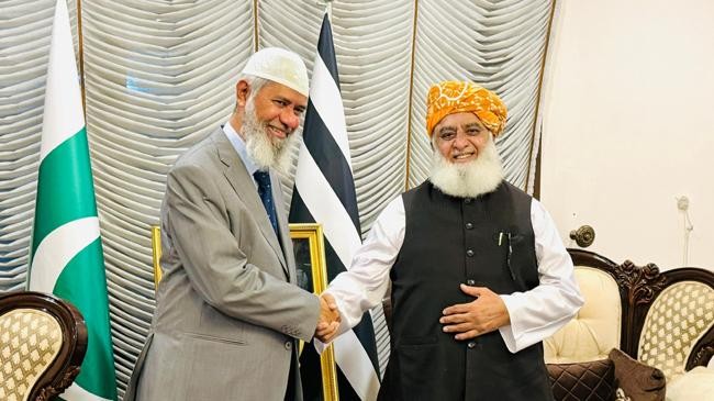 maulana fazlur rehman warmly welcomed dr naik