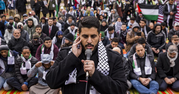 muslims pray outside white house to protest trump jerusalem move 01