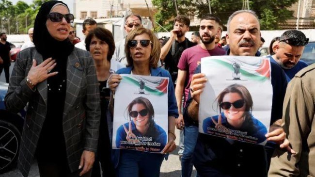 palestinians march in nablus