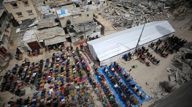 palestinians perform friday prayer at the debris