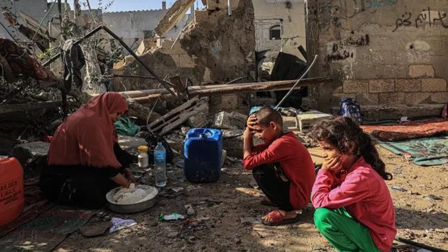 palestinians struggle to survive