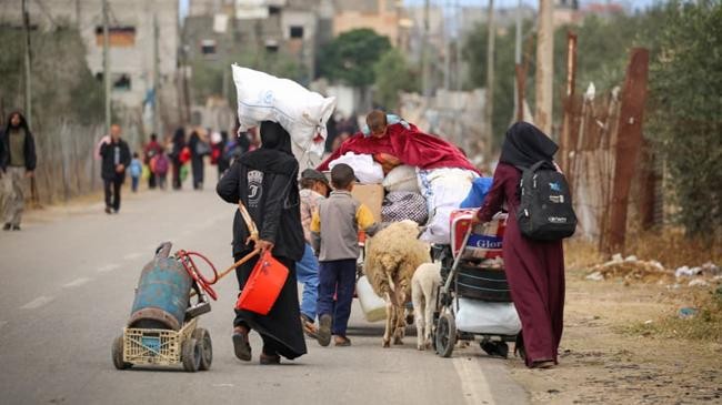 people evacuate from rafah