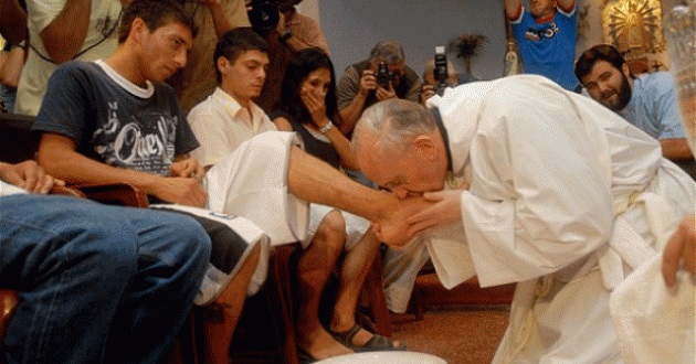 pope kisses muslims feet