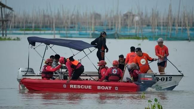 resque boat