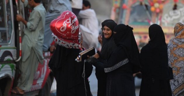 sister day in pakistan 1