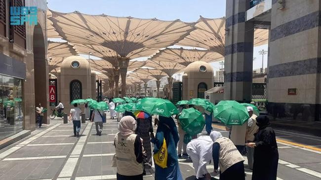 the smart robort at the courtyard of the prophets mosque in madinah