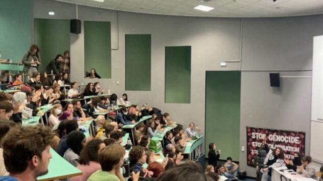 university students in france