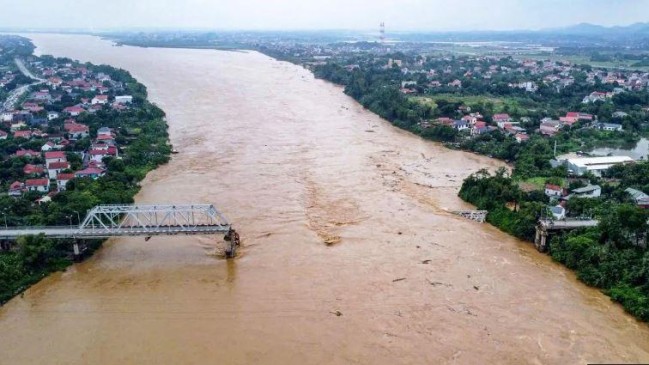 vietnam bridge super typhoon yagi